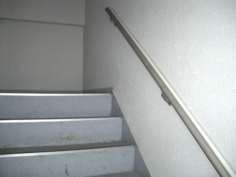 マンションの階段に手すりを設置 2枚目